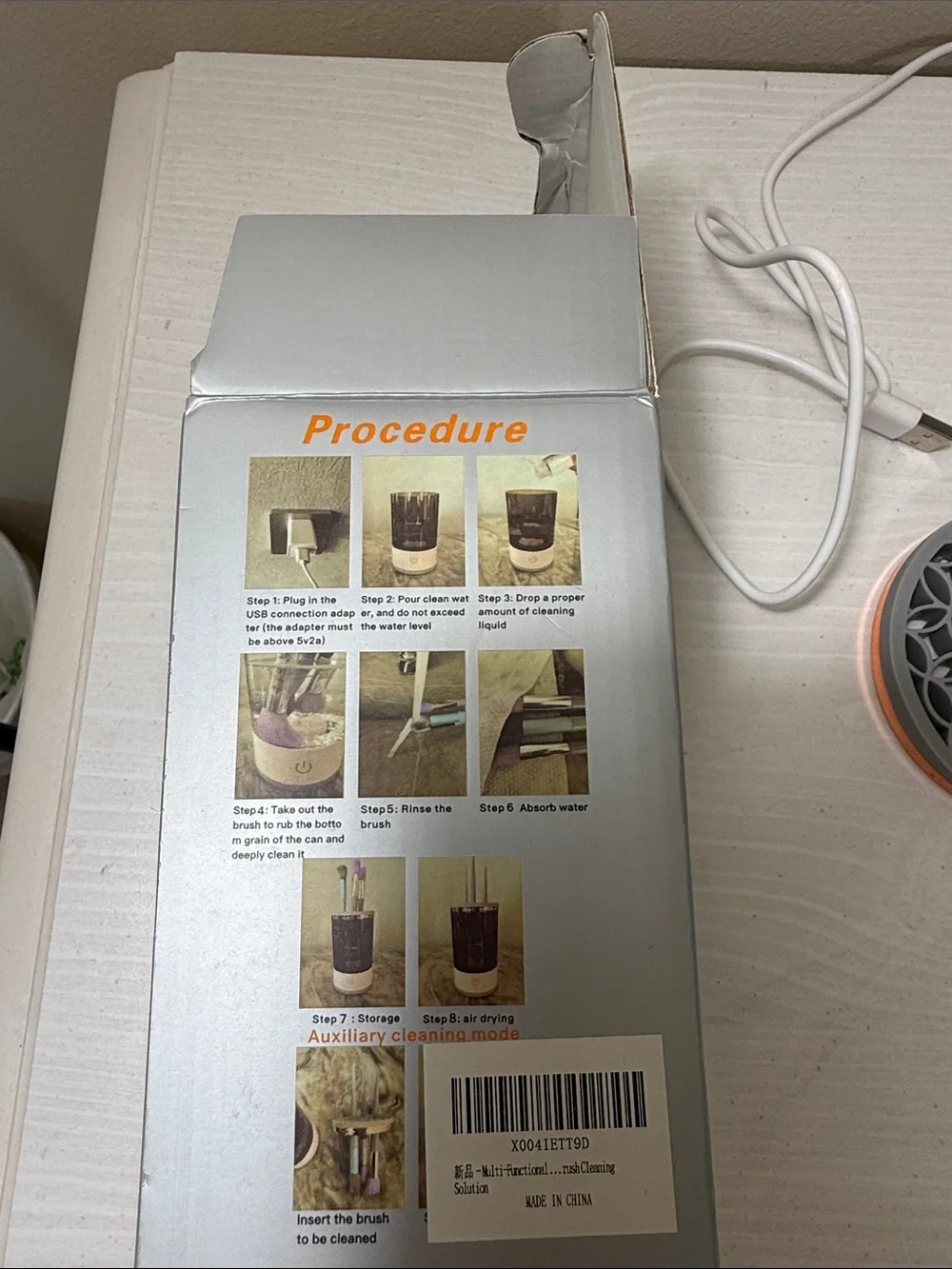 Makeup brushes cleaning machine